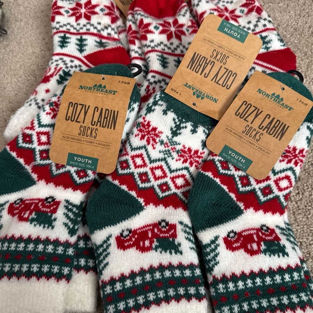 Cozy Youth Socks holiday size 10k-4 Great for gifts! NWT